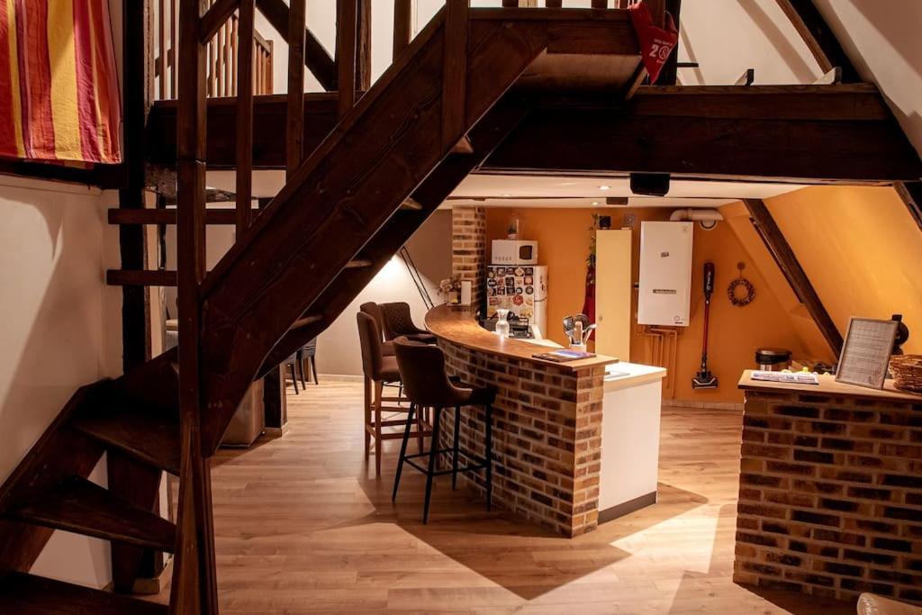 Duplex Atypique Dans La Cite Medievale 拉昂 外观 照片